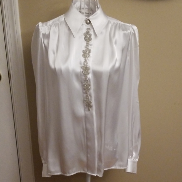 Philippe Marques Tops - 🌹So pretty! White Vintage style top